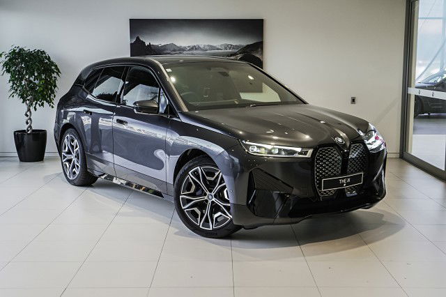 2025 BMW iX IXdrive50