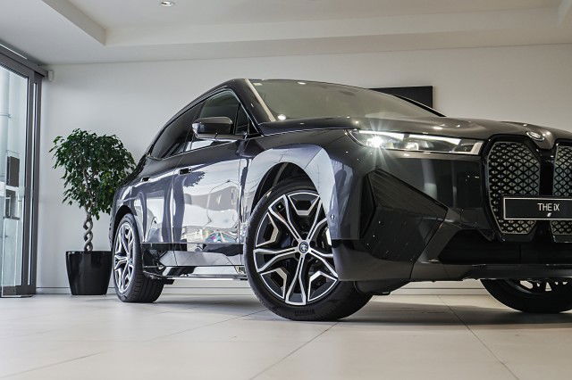2025 BMW iX IXdrive50