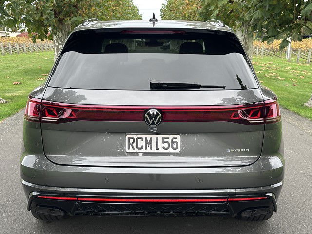 2025 Volkswagen Touareg R PHEV