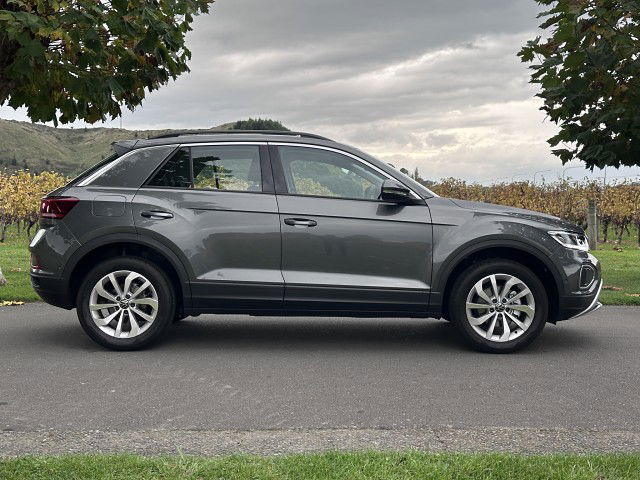 2025 Volkswagen T-Roc Life