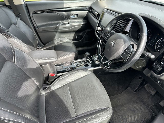 2022 Mitsubishi Outlander LS