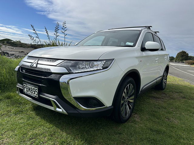 2022 Mitsubishi Outlander LS