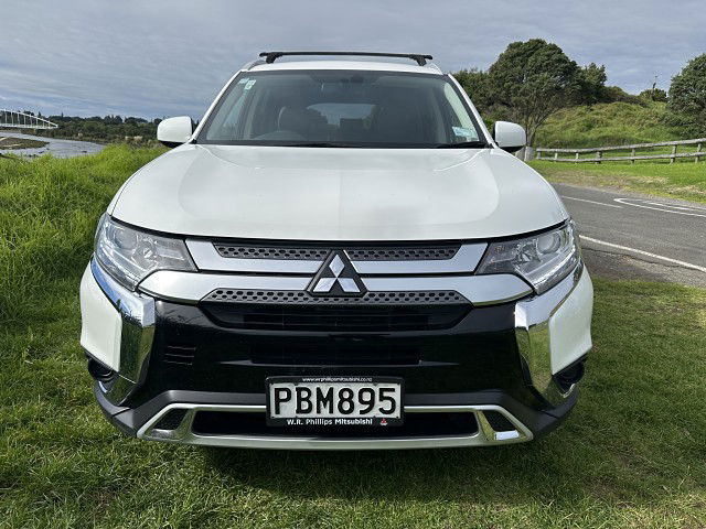 2022 Mitsubishi Outlander LS