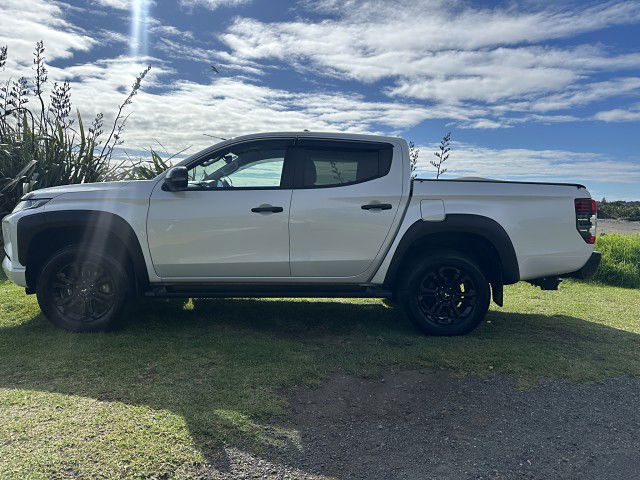 2023 Mitsubishi Triton DC GSR 4WD 6AT 2.4D