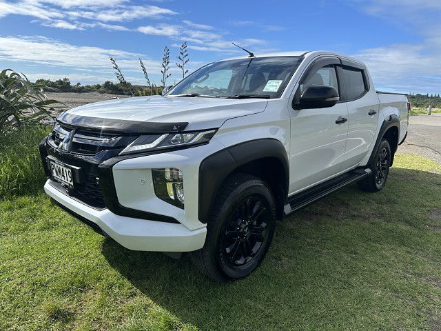 2023 Mitsubishi Triton DC GSR 4WD 6AT 2.4D