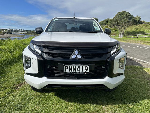 2023 Mitsubishi Triton DC GSR 4WD 6AT 2.4D