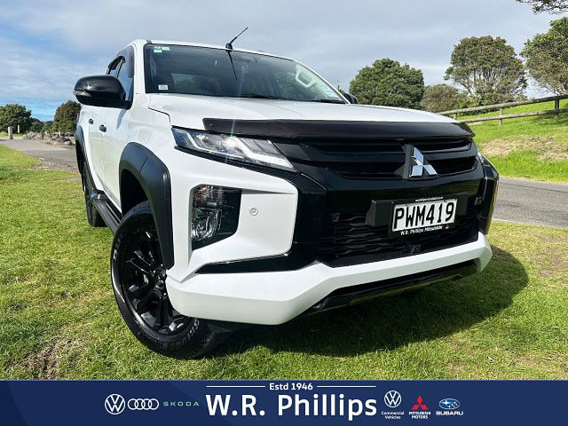 2023 Mitsubishi Triton DC GSR 4WD 6AT 2.4D