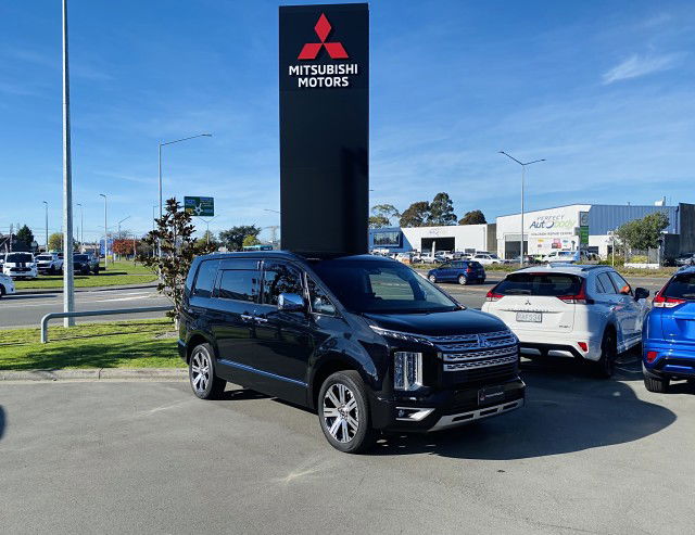 2023 Mitsubishi Delica D:5 4WD 8 SEATS