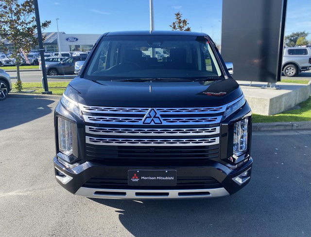 2023 Mitsubishi Delica D:5 4WD 8 SEATS