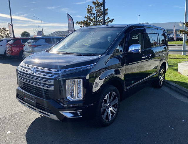 2023 Mitsubishi Delica D:5 4WD 8 SEATS