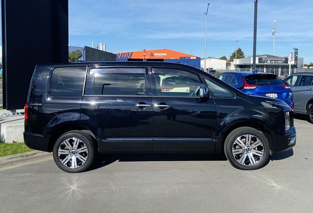 2023 Mitsubishi Delica D:5 4WD 8 SEATS