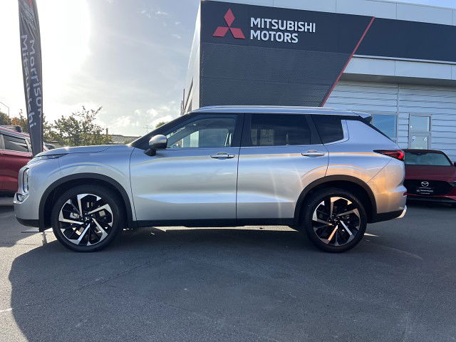 2023 Mitsubishi Outlander XLS 2.5P/4WD/CVT