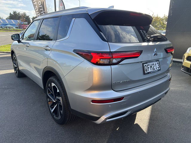 2023 Mitsubishi Outlander XLS 2.5P/4WD/CVT