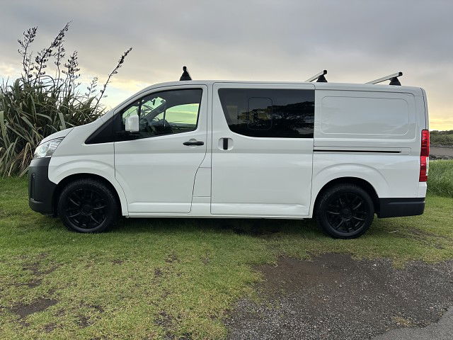 2022 Toyota Hiace ZR HVN 2.8DT/6AT