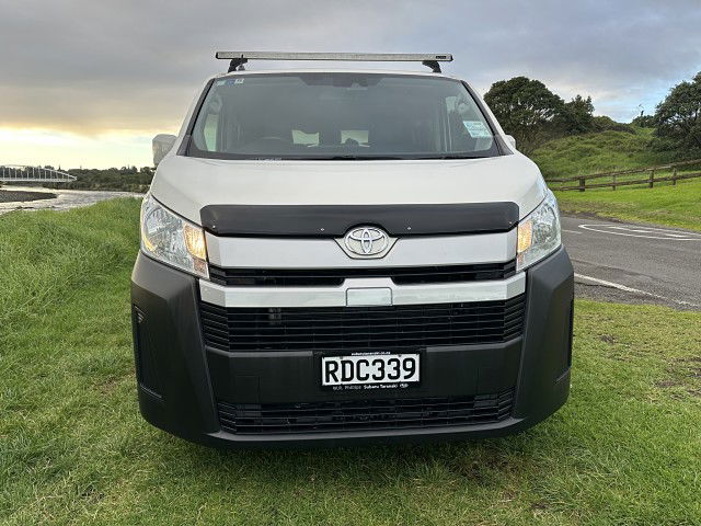 2022 Toyota Hiace ZR HVN 2.8DT/6AT