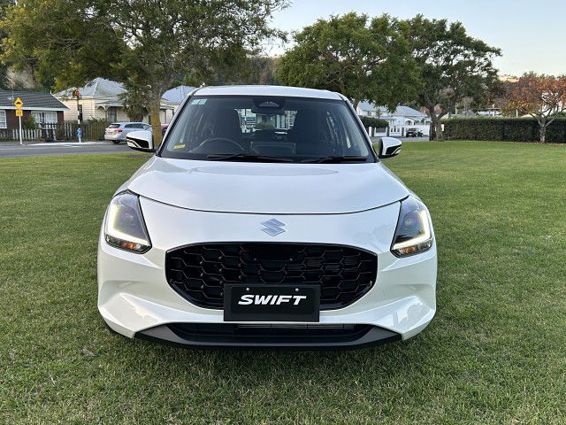 2025 Suzuki Swift SR 1.2Pmh/Cvt