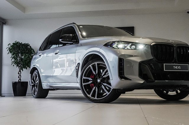 2025 BMW X5 M60i