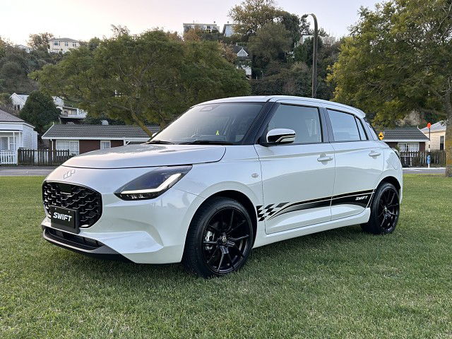 2025 Suzuki Swift SR 1.2Pmh/Cvt
