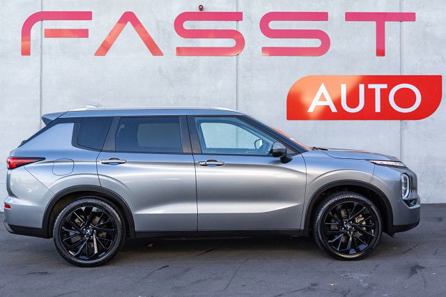 2023 Mitsubishi Outlander XLS 2.5P/CVT