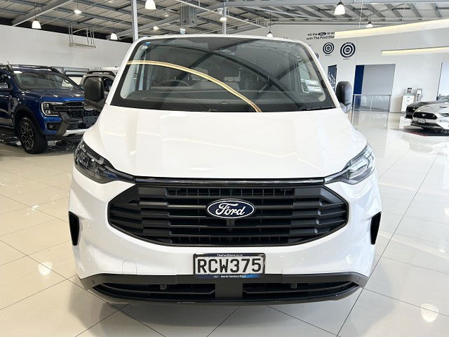2025 Ford Transit 320L Bus 2.0D/8At