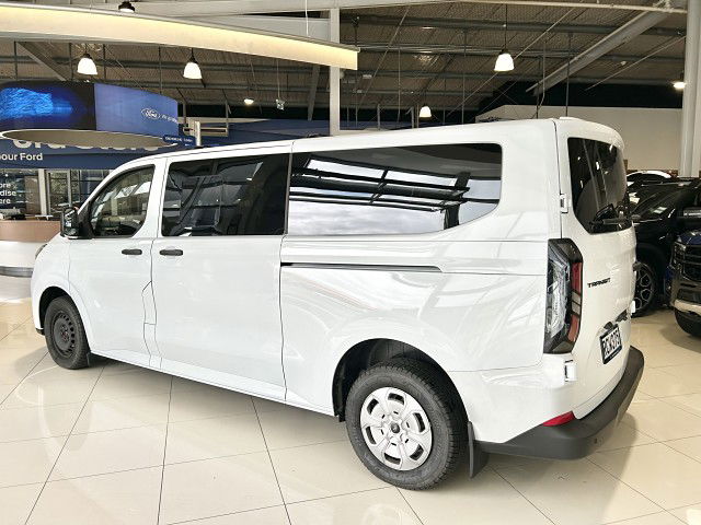 2025 Ford Transit 320L Bus 2.0D/8At