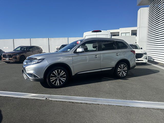 2019 Mitsubishi Outlander Ls 2.4P/Cvt