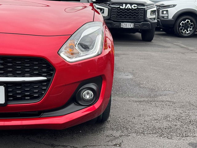 2023 Suzuki Swift RS Two-tone