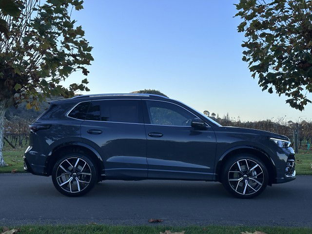2025 Volkswagen Tiguan R-Line AWD