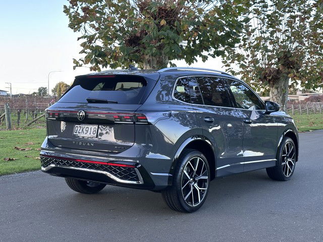 2025 Volkswagen Tiguan R-Line AWD