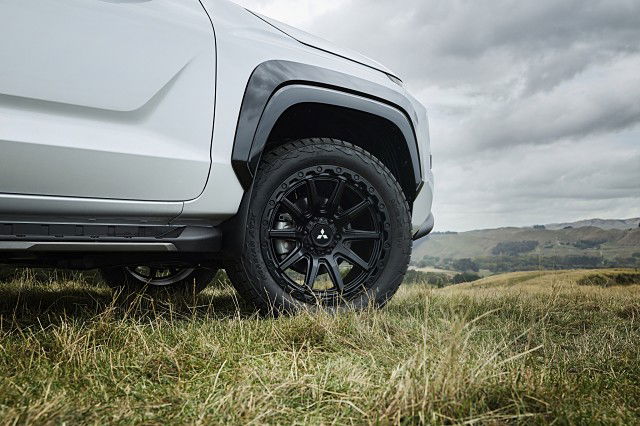 2025 Mitsubishi Triton DC WS 2.4D GSR 4WD 6AT