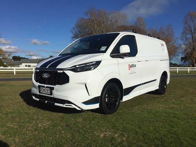 2025 Ford Transit CUSTOM 320 SPORT AWD