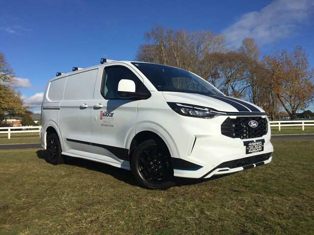 2025 Ford Transit CUSTOM 320 SPORT AWD
