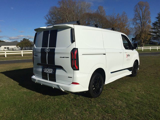 2025 Ford Transit CUSTOM 320 SPORT AWD