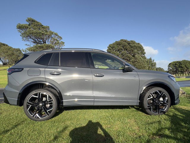 2025 Volkswagen Tiguan R-Line AWD