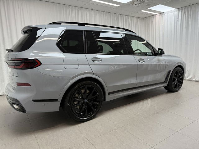 2025 BMW X7 22EN xDrive40d