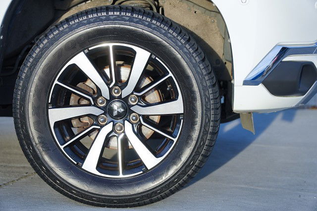 2017 Mitsubishi Pajero Sport VRX 2.4D/4WD/8AT