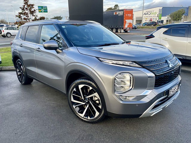 2023 Mitsubishi Outlander XLS 2.5P/CVT