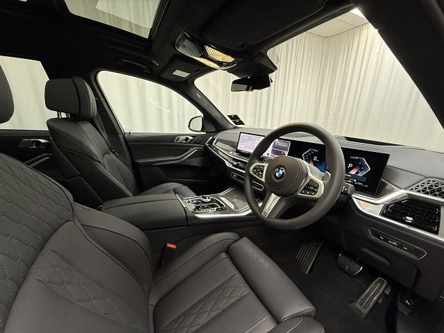 2025 BMW X7 22EN xDrive40d