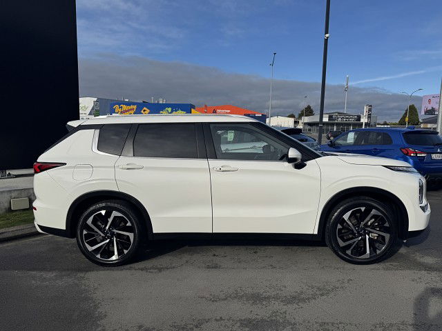 2023 Mitsubishi Outlander XLS 2.5P/4WD/CVT