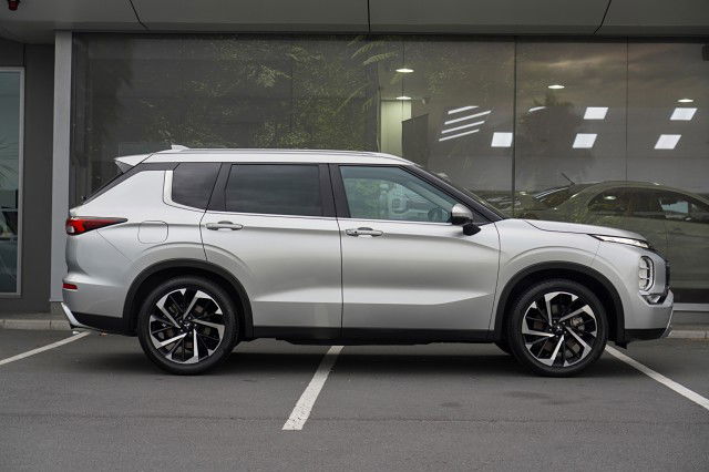 2024 Mitsubishi Outlander VRX 2.5 PETROL 4WD 7 SEAT SUV
