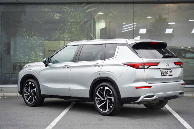 2024 Mitsubishi Outlander VRX 2.5 PETROL 4WD 7 SEAT SUV