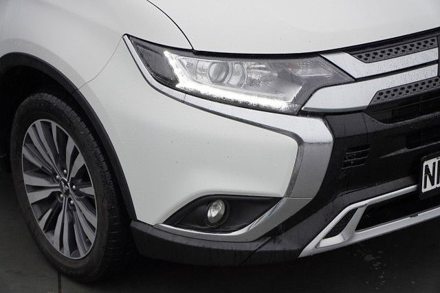 2021 Mitsubishi Outlander LS 2.4P 4x4 7-seats