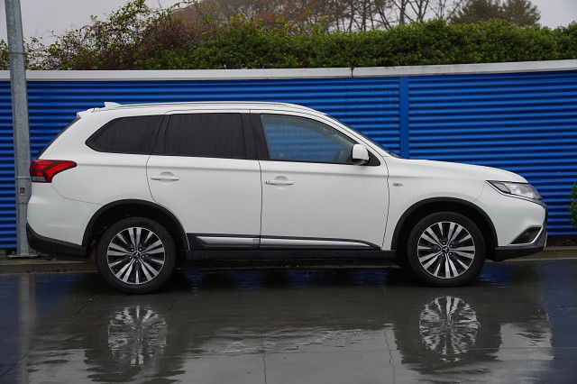 2021 Mitsubishi Outlander LS 2.4P 4x4 7-seats