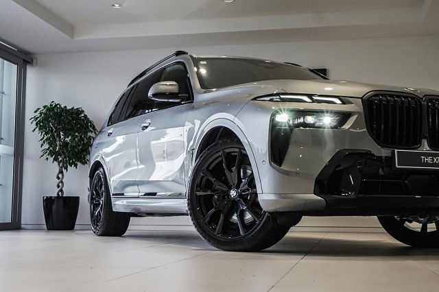 2025 BMW X7 xDrive40d