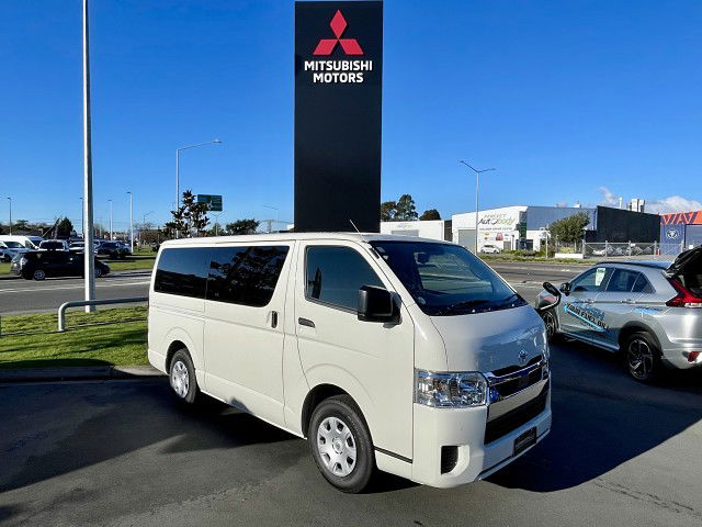 2025 Toyota Hiace GL SPEC 5DR PETROL BRAND NEW
