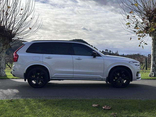2022 Volvo XC90 B6 AWD Ultimate Dark (R-Design)