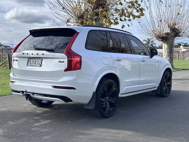 2022 Volvo XC90 B6 AWD Ultimate Dark (R-Design)