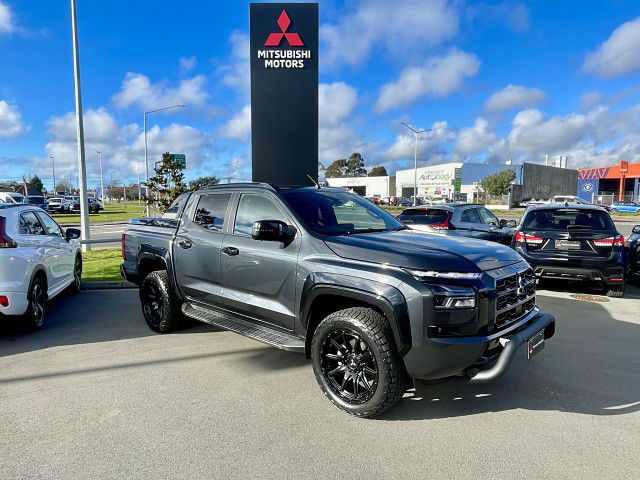 2025 Mitsubishi Triton DC WS 2.4D GSR 4WD 6AT