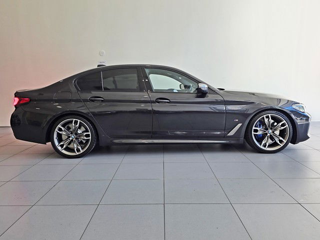 2023 BMW M550i xDrive Sedan M Performance