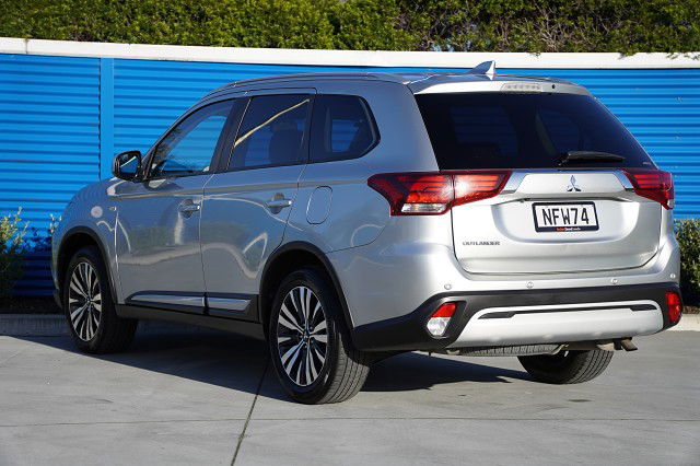 2021 Mitsubishi Outlander LS 2.4P 4x4 7-seats